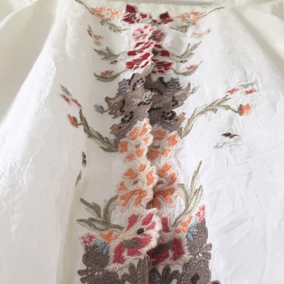 Ivory floral button up blouse - Picture 4 of 6